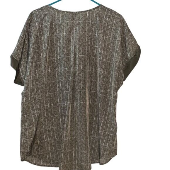 Cato Womens Plus Size 22/24W Green Printed Tunic Top With Short Sleeves & V-Neck - Picture 7 of 10